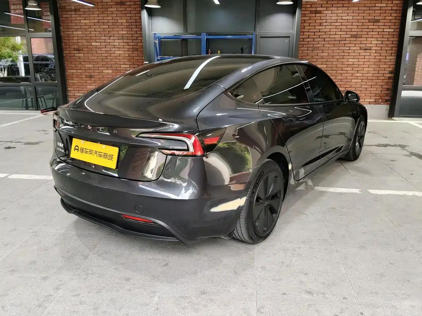 Model 3 2023 Rear-Wheel Drive — миниатюра 3