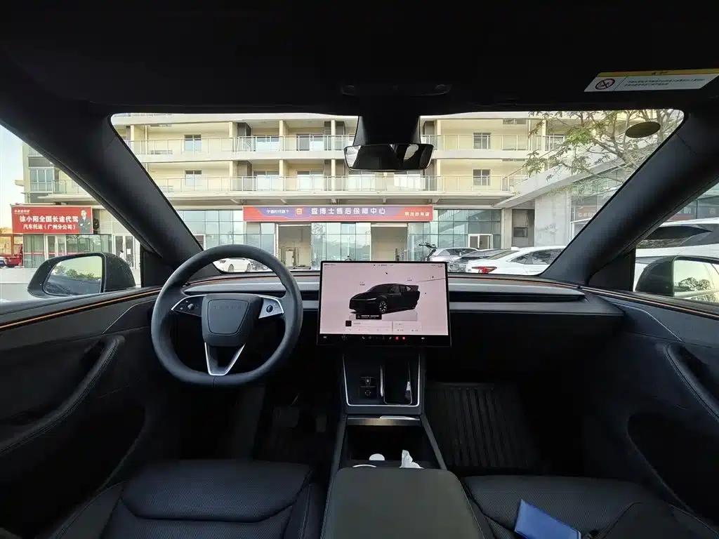 Model Y L 2025 Long Range All-Wheel Drive — миниатюра 6