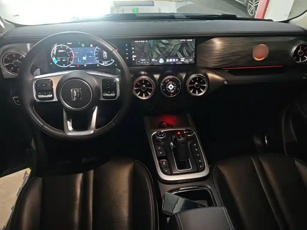 The 2021 Tank 300 City Edition 2.0T is very stylish. — миниатюра 10