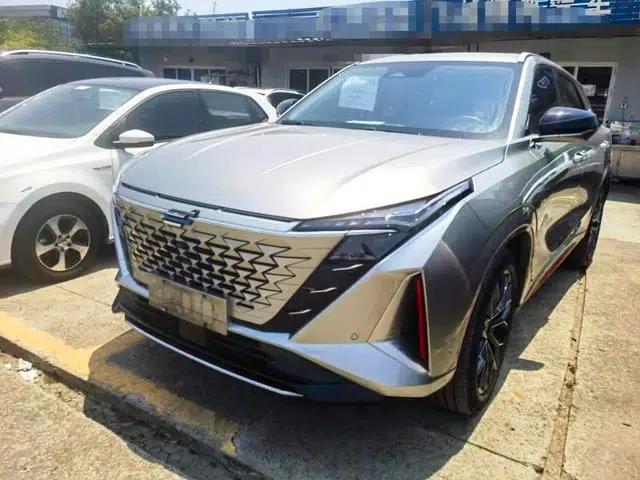 Changan Oushang Z6 2022 Blue Whale 1.5T DCT Smart Navigation Edition