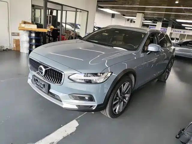 2023 Volvo V90 Cross Country B5 AWD Ultimate Edition