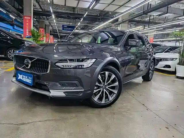 2024 Volvo V90 Cross Country B5 AWD Smart Edition