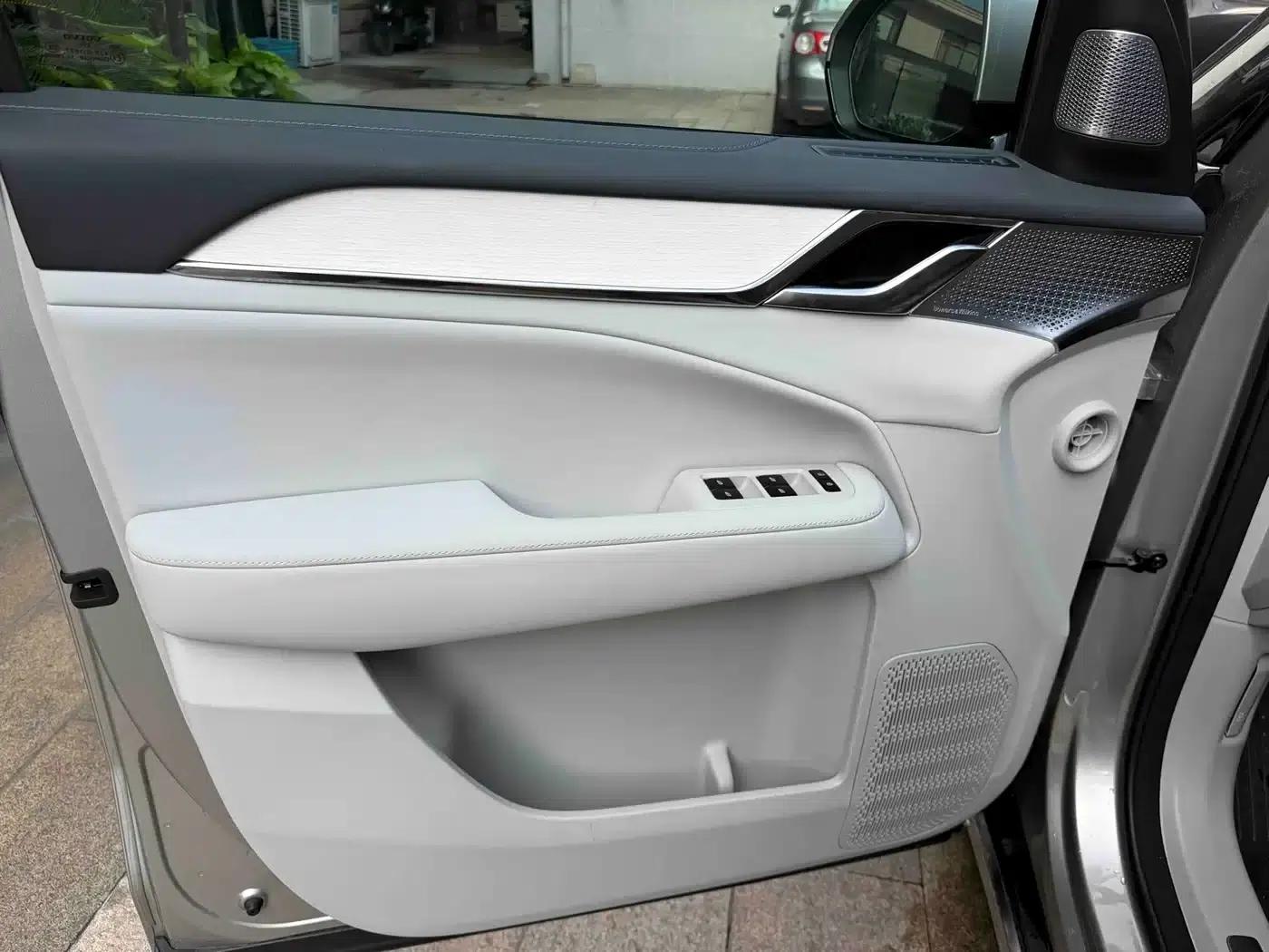 Volvo EM90 2025 Ultra 6-seater — миниатюра 4