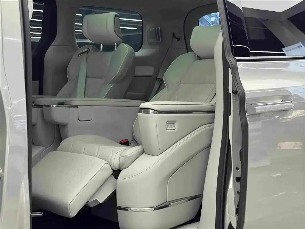 Volvo EM90 2025 Ultra 6-seater — миниатюра 18