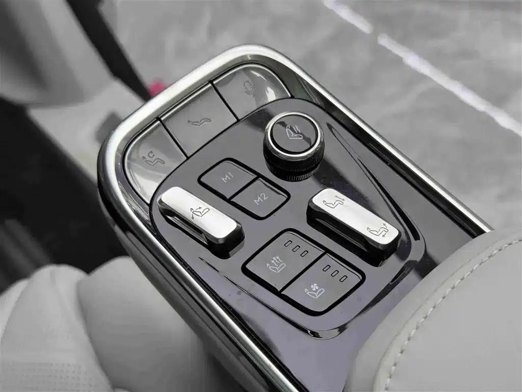 Volvo EM90 2025 Ultra 6-seater — миниатюра 19