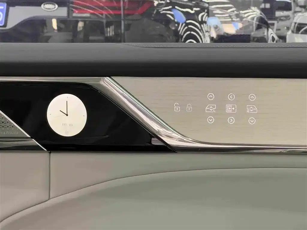 Volvo EM90 2025 Ultra 6-seater — миниатюра 21