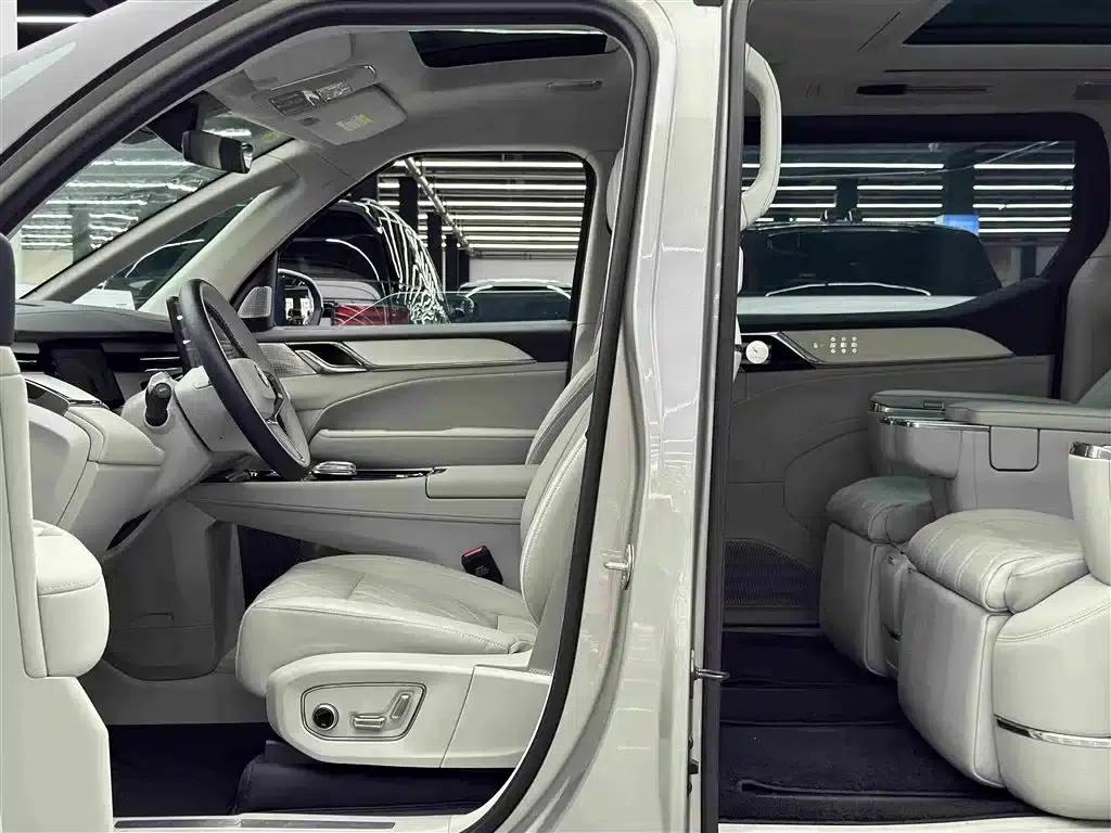 Volvo EM90 2025 Ultra 6-seater — миниатюра 6