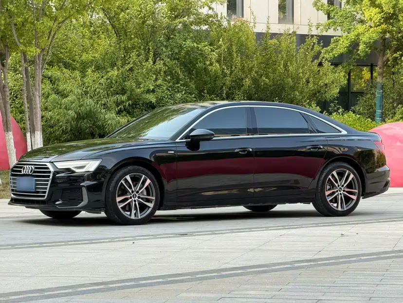 Audi A6L 2022 40 TFSI Luxury Dynamic Model — миниатюра 1