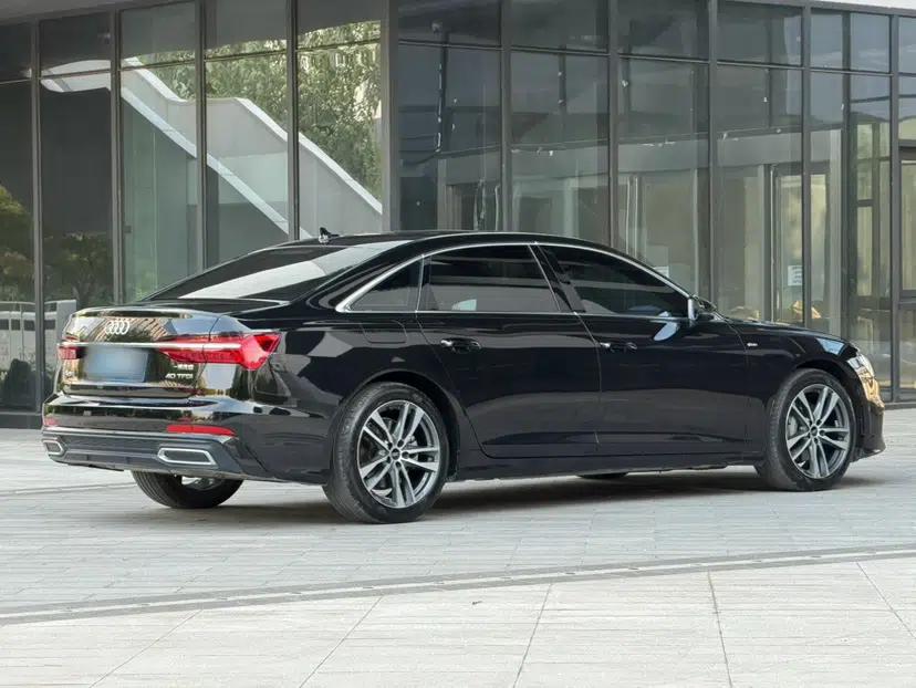 Audi A6L 2022 40 TFSI Luxury Dynamic Model — миниатюра 3