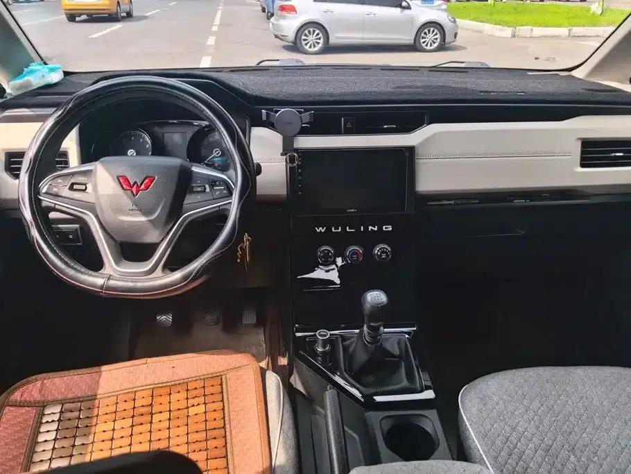 Wuling Hongguang PLUS 2020 1.5L Manual Comfort 7-Seater — миниатюра 12