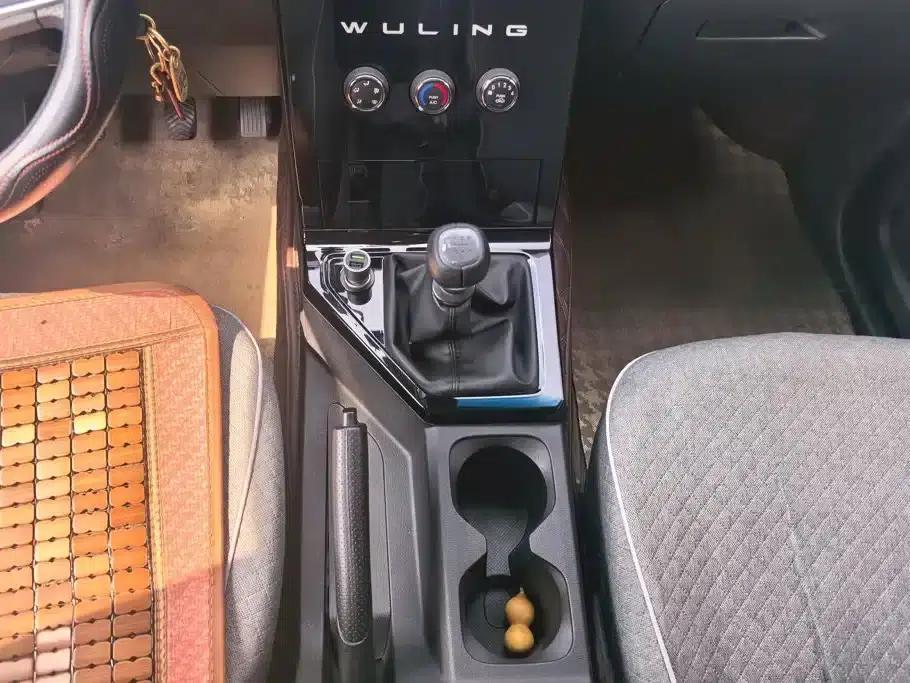 Wuling Hongguang PLUS 2020 1.5L Manual Comfort 7-Seater — миниатюра 16