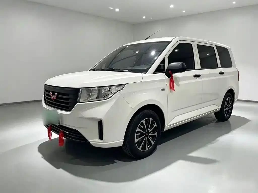 Wuling Hongguang PLUS 2020 1.5L Manual Standard 5-Seater — миниатюра 1