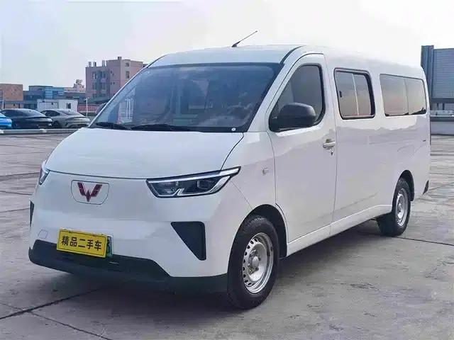 Wuling Yangguang 2024 Model 300km Comfort Bus Version 75kW