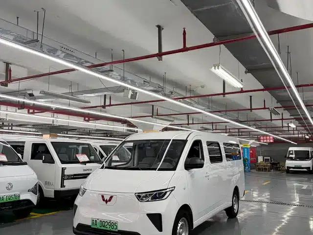 Wuling Yangguang 2024 Model 300km Comfort Bus Version 75kW