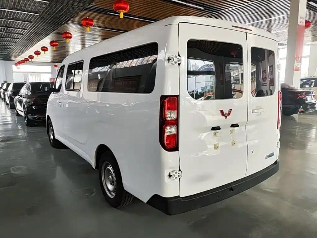 Wuling Yangguang 2024 Model 300km Comfort Bus Version 75kW — миниатюра 5