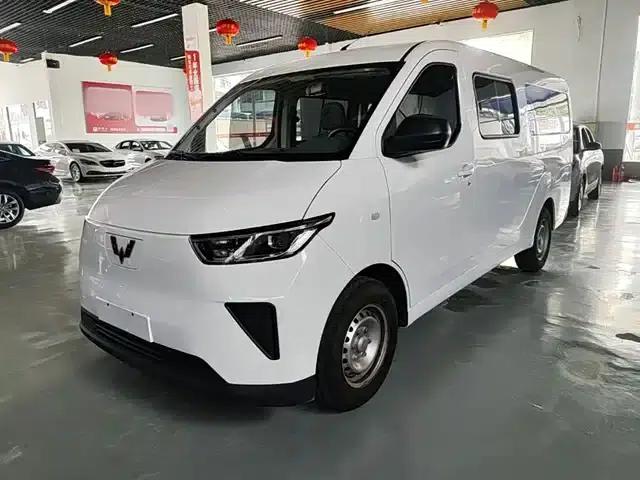 Wuling Yangguang 2024 Model 300km Comfort Bus Version 75kW