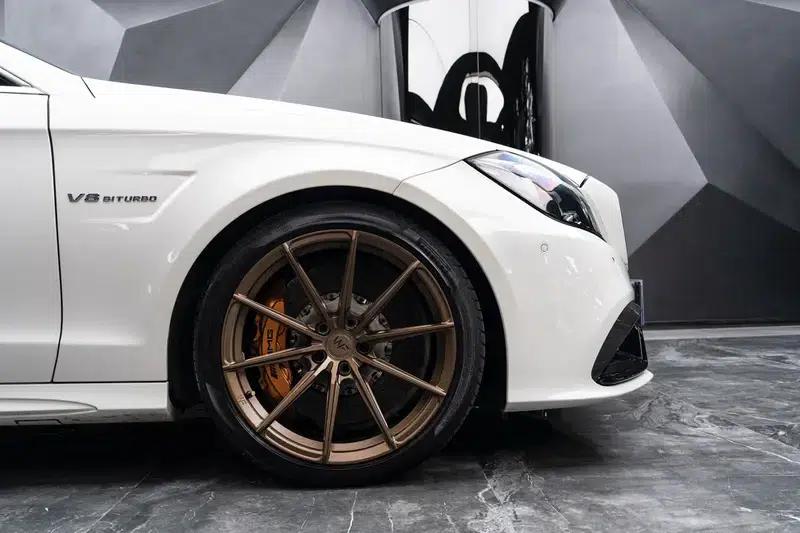 2015 Mercedes-Benz CLS-Class AMG 63 4MATIC — миниатюра 17