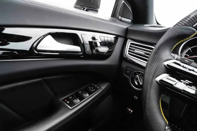 2015 Mercedes-Benz CLS-Class AMG 63 4MATIC — миниатюра 30