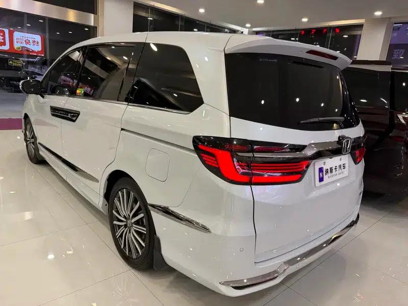 Elysion 2024 2.0L e:HEV Luxury Edition — миниатюра 4