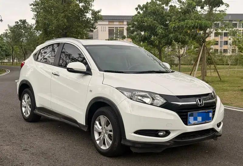 Vezel 2017 1.5L CVT 2WD Comfort Model — миниатюра 3