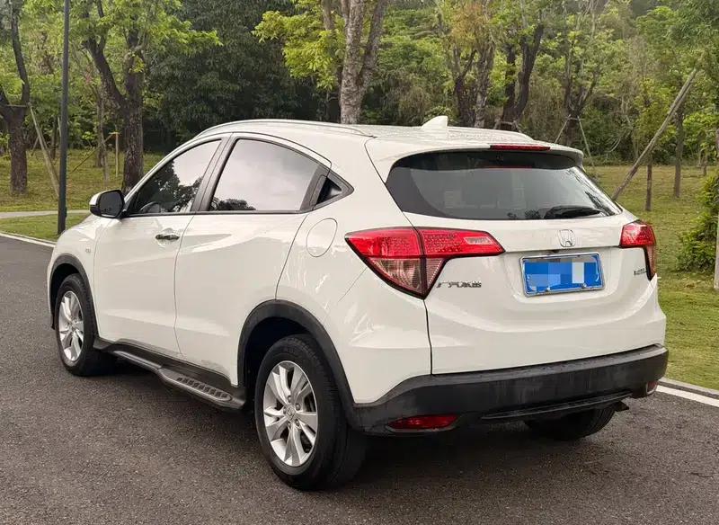 Vezel 2017 1.5L CVT 2WD Comfort Model — миниатюра 4