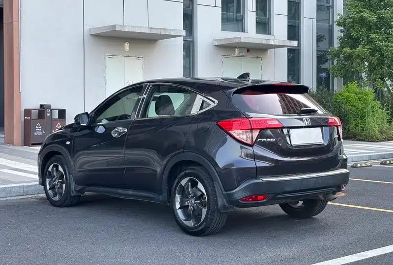 Vezel 2016 1.8L CVT 2WD Pioneer Edition — миниатюра 4
