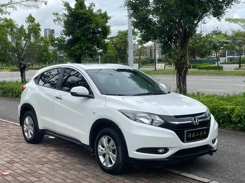 Vezel 2017 1.5L CVT 2WD Comfort Model — миниатюра 3