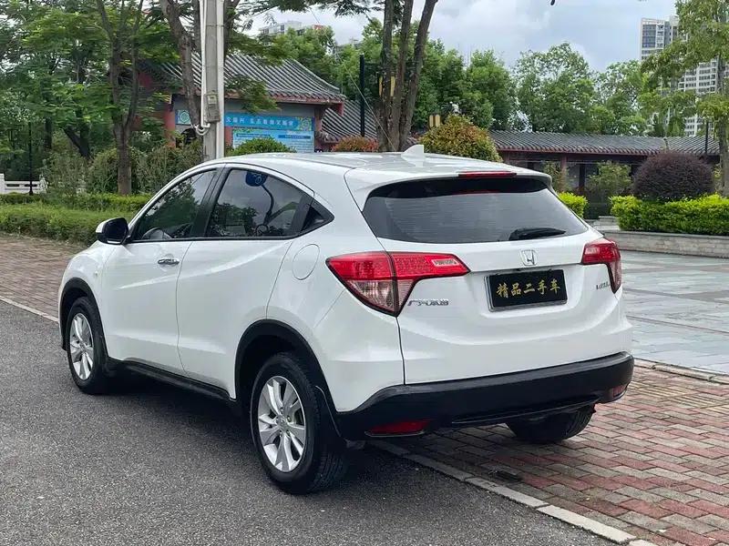 Vezel 2017 1.5L CVT 2WD Comfort Model — миниатюра 4