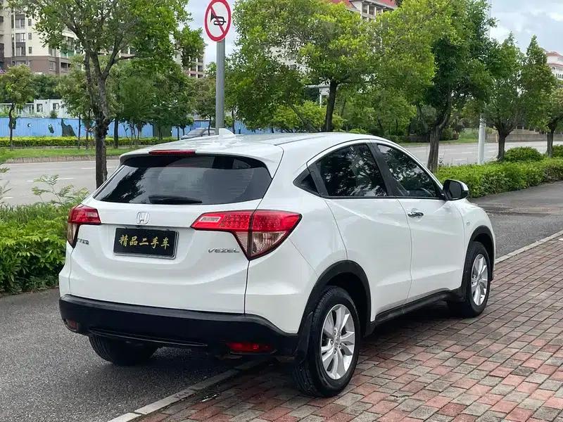 Vezel 2017 1.5L CVT 2WD Comfort Model — миниатюра 6