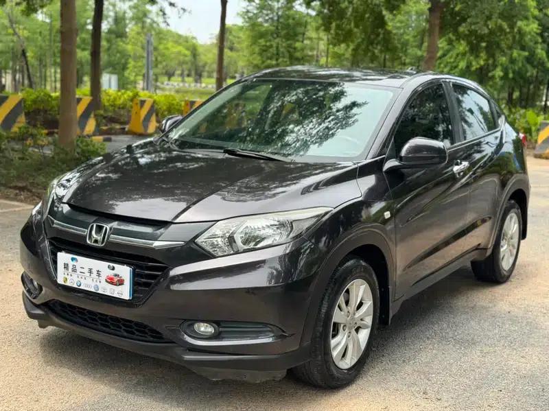 Vezel 2015 1.5L CVT 2WD Comfort Model — миниатюра 1