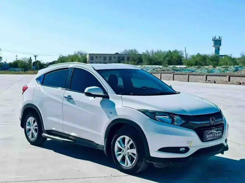Vezel 2017 1.5L CVT 2WD Comfort Model — миниатюра 3