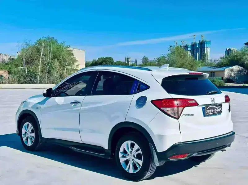 Vezel 2017 1.5L CVT 2WD Comfort Model — миниатюра 4