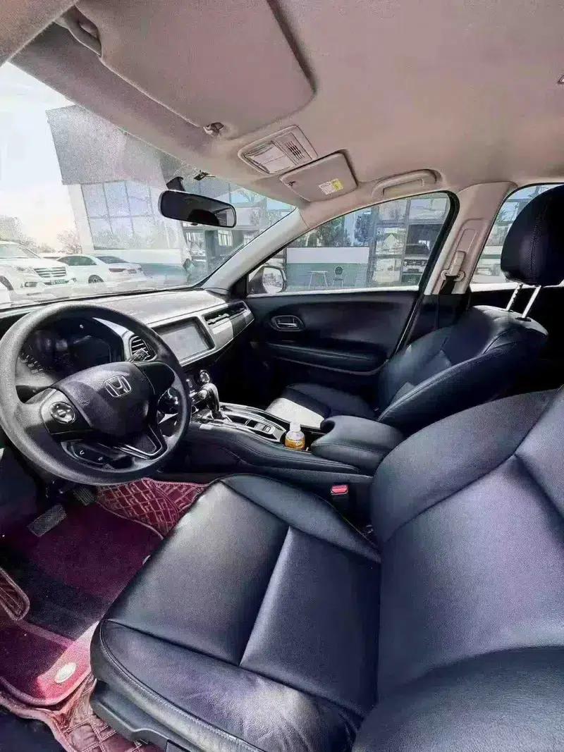 Vezel 2017 1.5L CVT 2WD Comfort Model — миниатюра 7