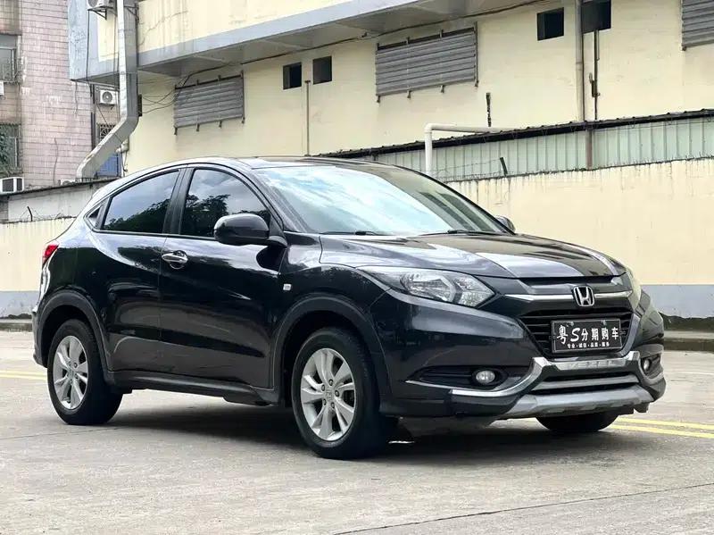 Vezel 2017 1.5L CVT 2WD Comfort Model — миниатюра 3