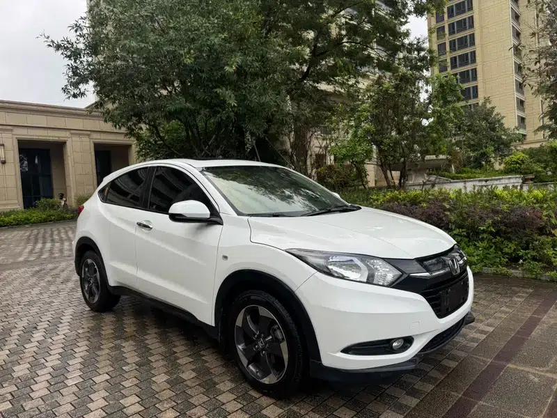 Vezel 2016 1.8L CVT 2WD Pioneer Edition — миниатюра 3