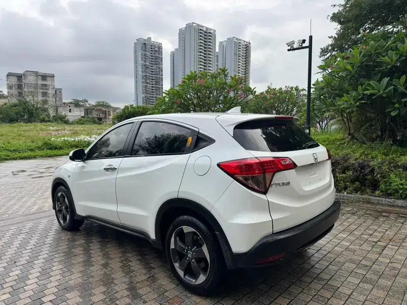 Vezel 2016 1.8L CVT 2WD Pioneer Edition — миниатюра 5
