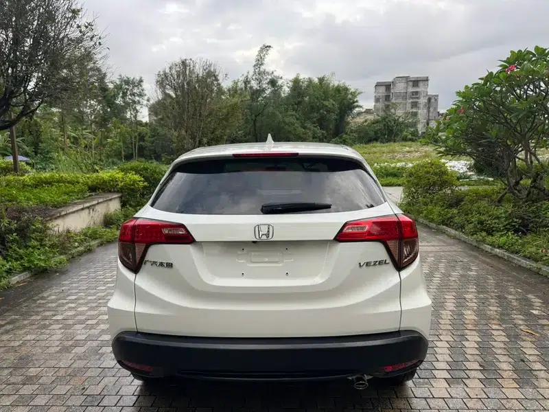 Vezel 2016 1.8L CVT 2WD Pioneer Edition — миниатюра 6