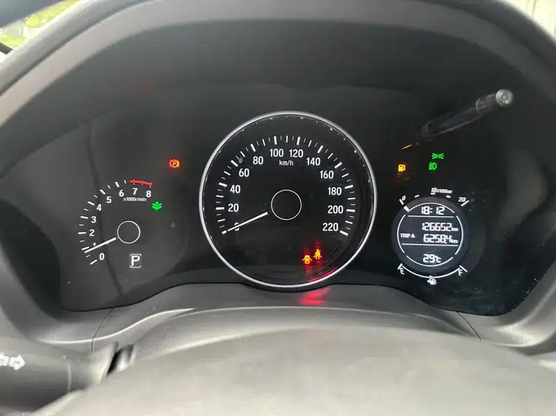 Vezel 2017 1.5L CVT 2WD Comfort Model — миниатюра 11