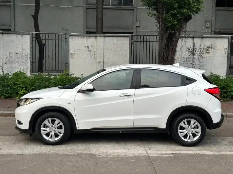Vezel 2017 1.5L CVT 2WD Comfort Model — миниатюра 3