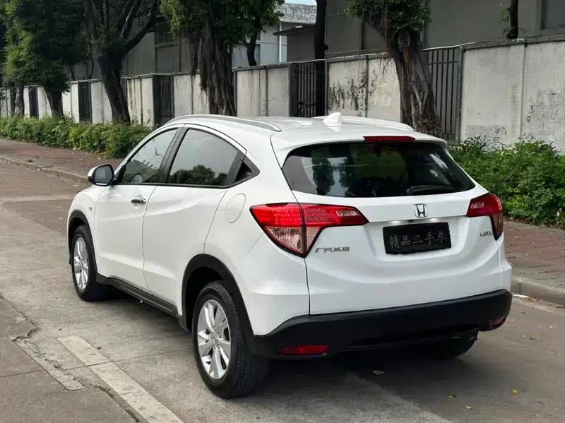 Vezel 2017 1.5L CVT 2WD Comfort Model — миниатюра 4