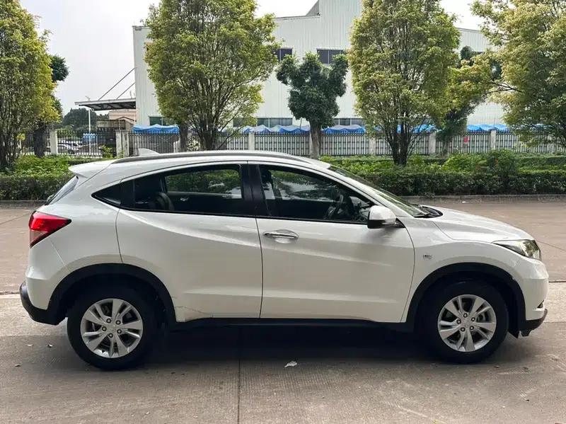 Vezel 2017 1.5L CVT 2WD Comfort Model — миниатюра 7
