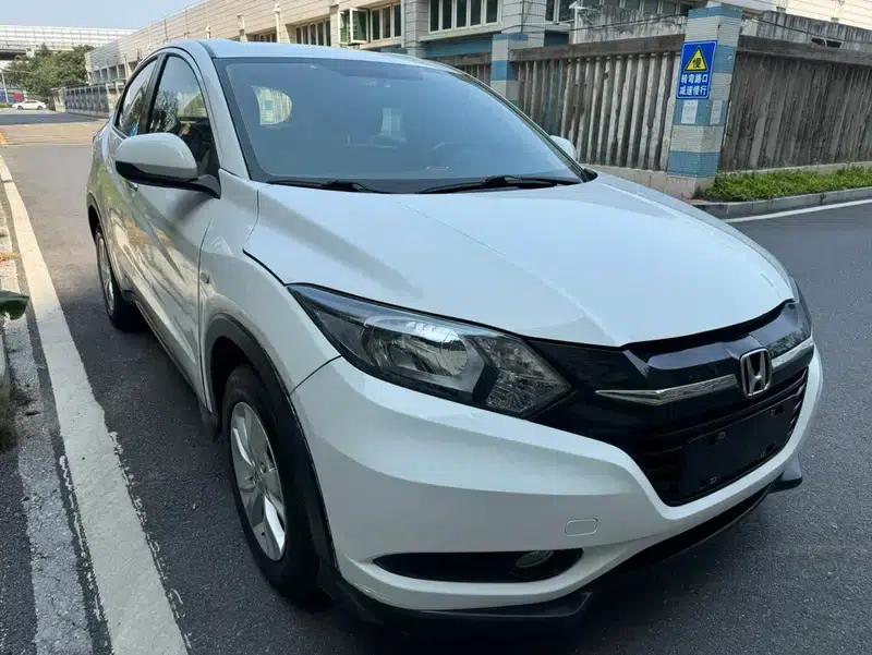 Vezel 2017 1.5L CVT 2WD Comfort Model — миниатюра 3