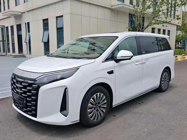 Summer 2025 DM-i 180KM Excellence