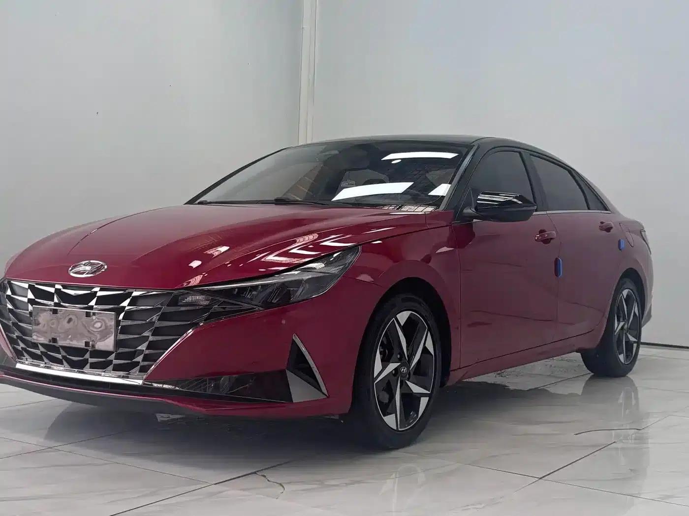 Hyundai Elantra 2022 1.5L CVT LUX Premium Edition — миниатюра 1