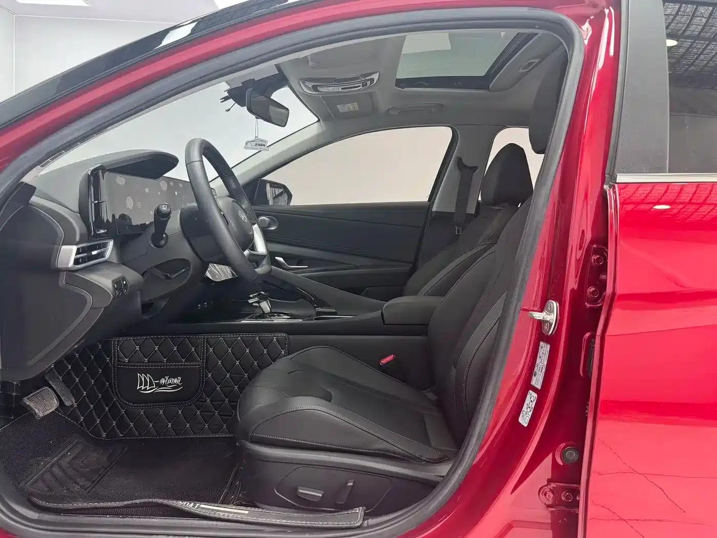 Hyundai Elantra 2022 1.5L CVT LUX Premium Edition — миниатюра 11