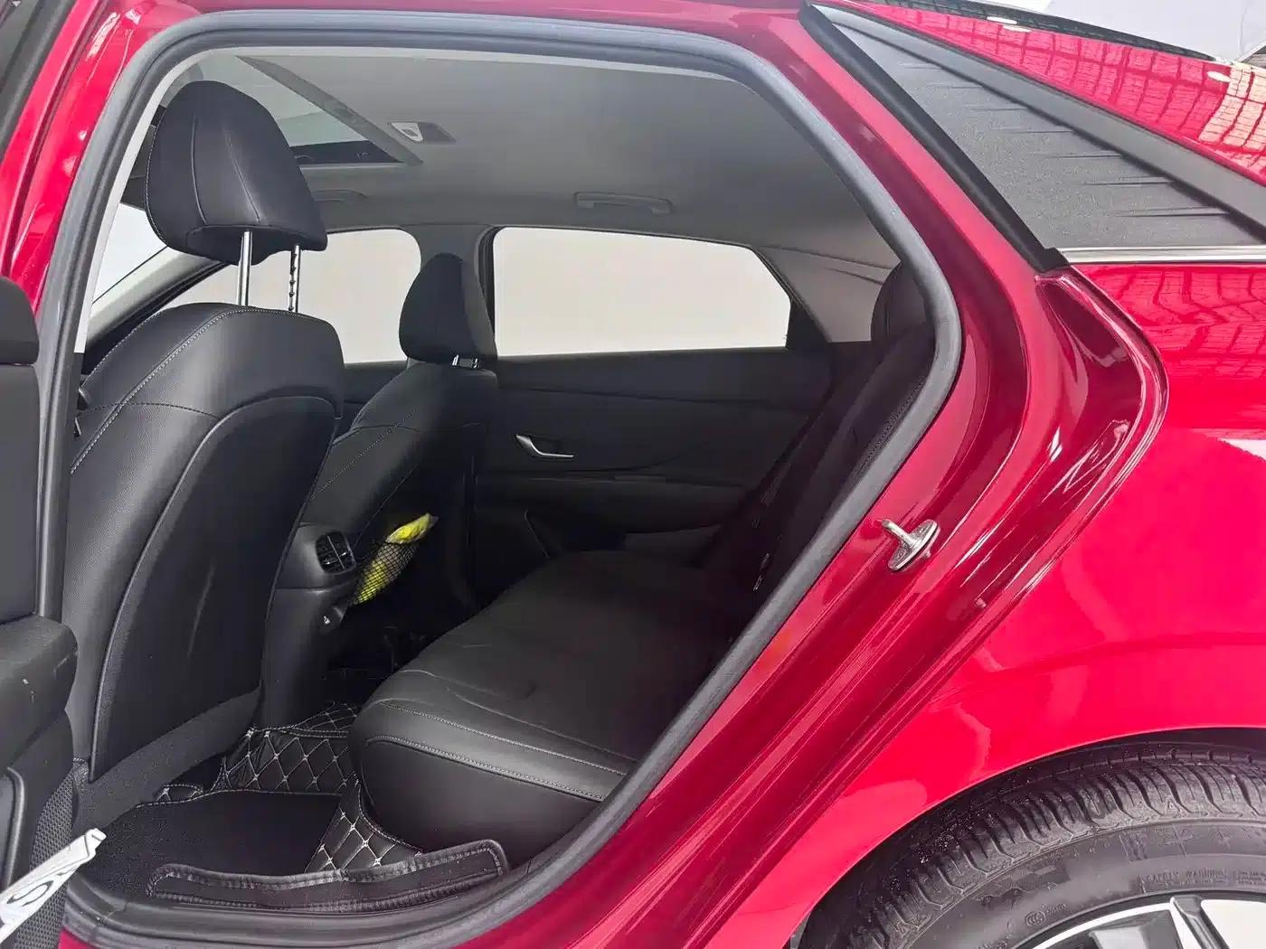 Hyundai Elantra 2022 1.5L CVT LUX Premium Edition — миниатюра 12