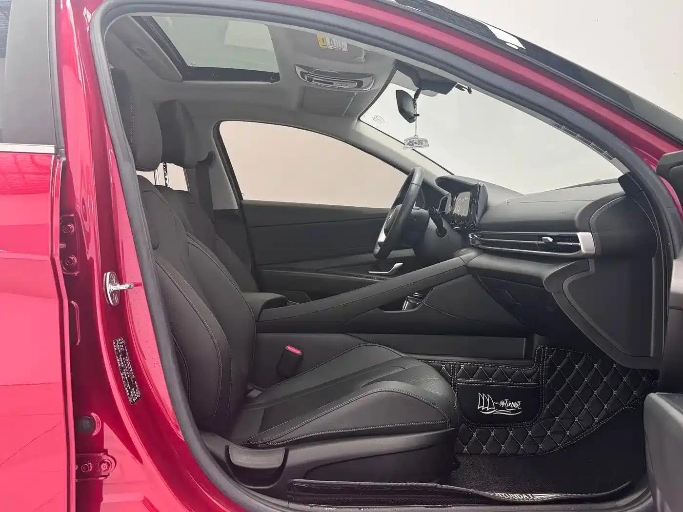 Hyundai Elantra 2022 1.5L CVT LUX Premium Edition — миниатюра 13