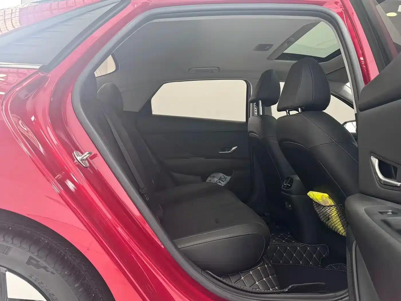 Hyundai Elantra 2022 1.5L CVT LUX Premium Edition — миниатюра 14