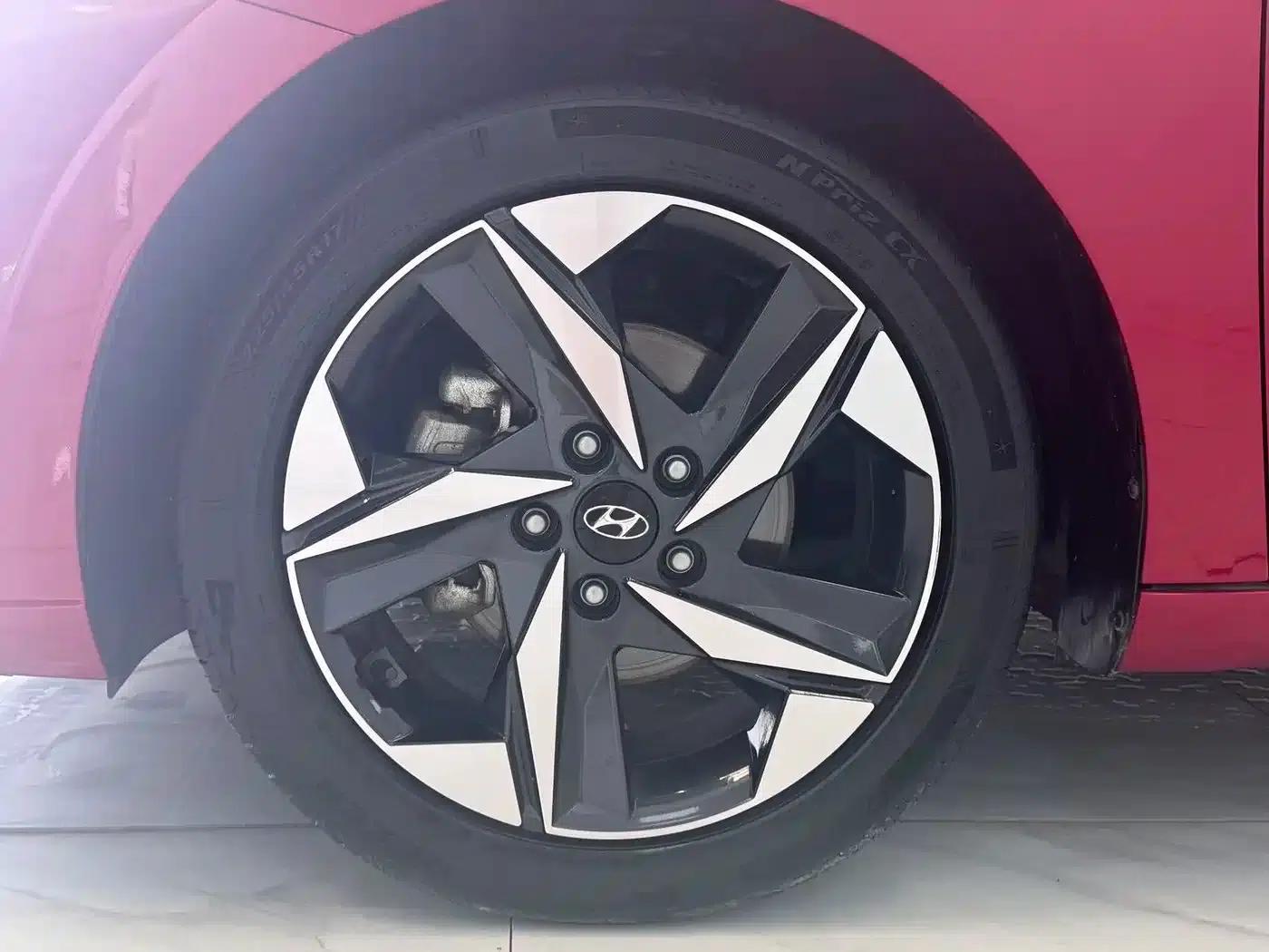 Hyundai Elantra 2022 1.5L CVT LUX Premium Edition — миниатюра 19