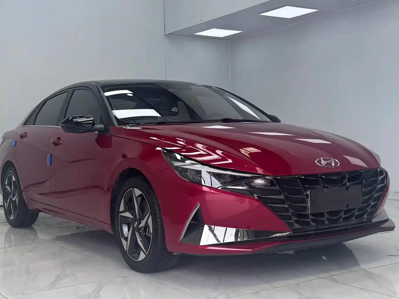 Hyundai Elantra 2022 1.5L CVT LUX Premium Edition — миниатюра 3